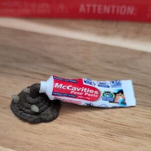 Zuru Mega Gross Mini - McCavities Poop Paste Collectible